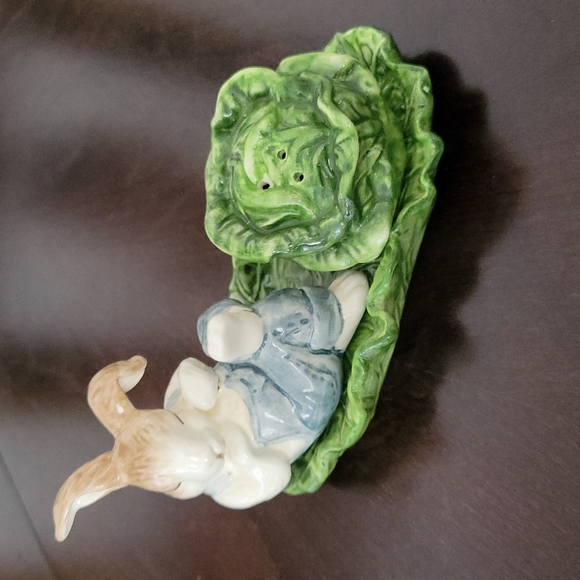 Bunny & Cabbage Design | Salt & Pepper Shaker - FINAL PRICE! - Picture 1 of 3